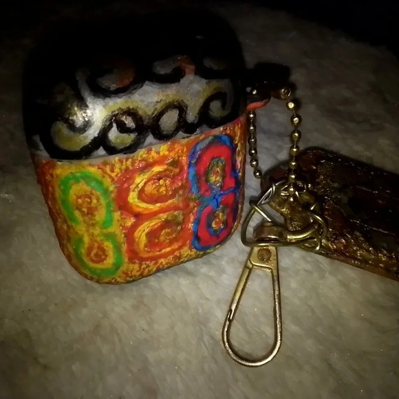 Coach custom airpod 2nd Gen case + single bud - Picture 2 of 7